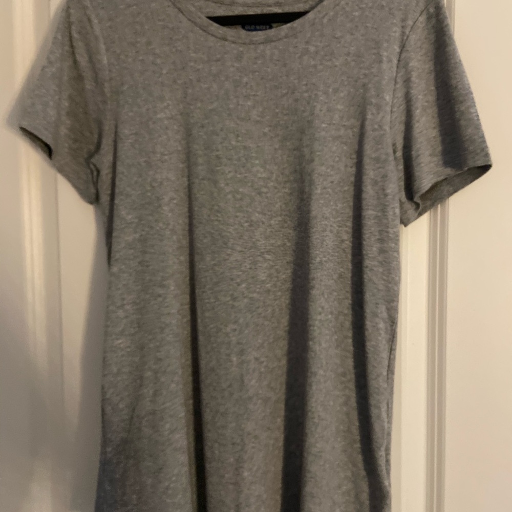 Gray tee shirt